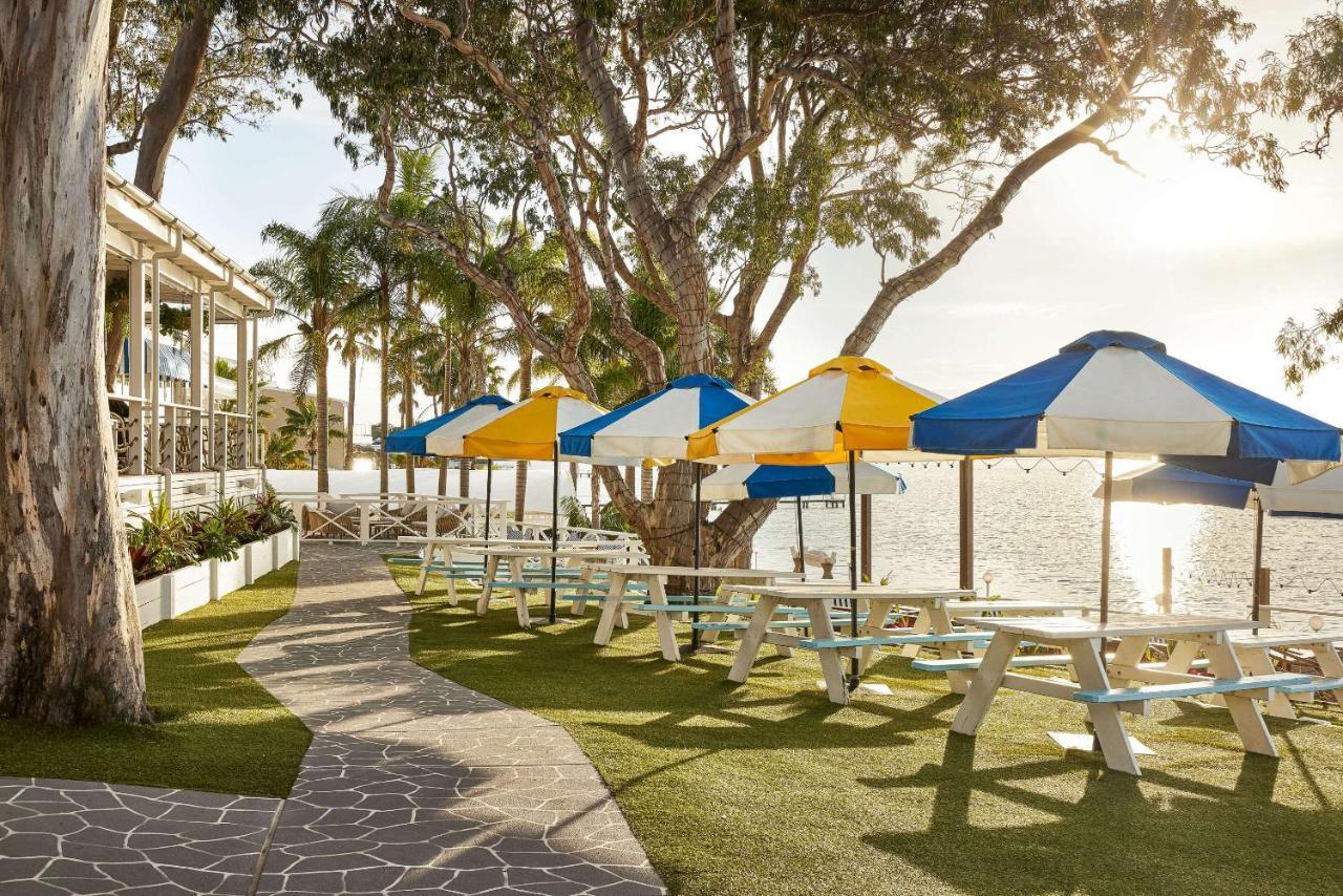 The Beachcomber Hotel & Resort, Ascend Hotel Collection ทูคลีย์ ภายนอก รูปภาพ The beachside lawn at the Hotel del Coronado