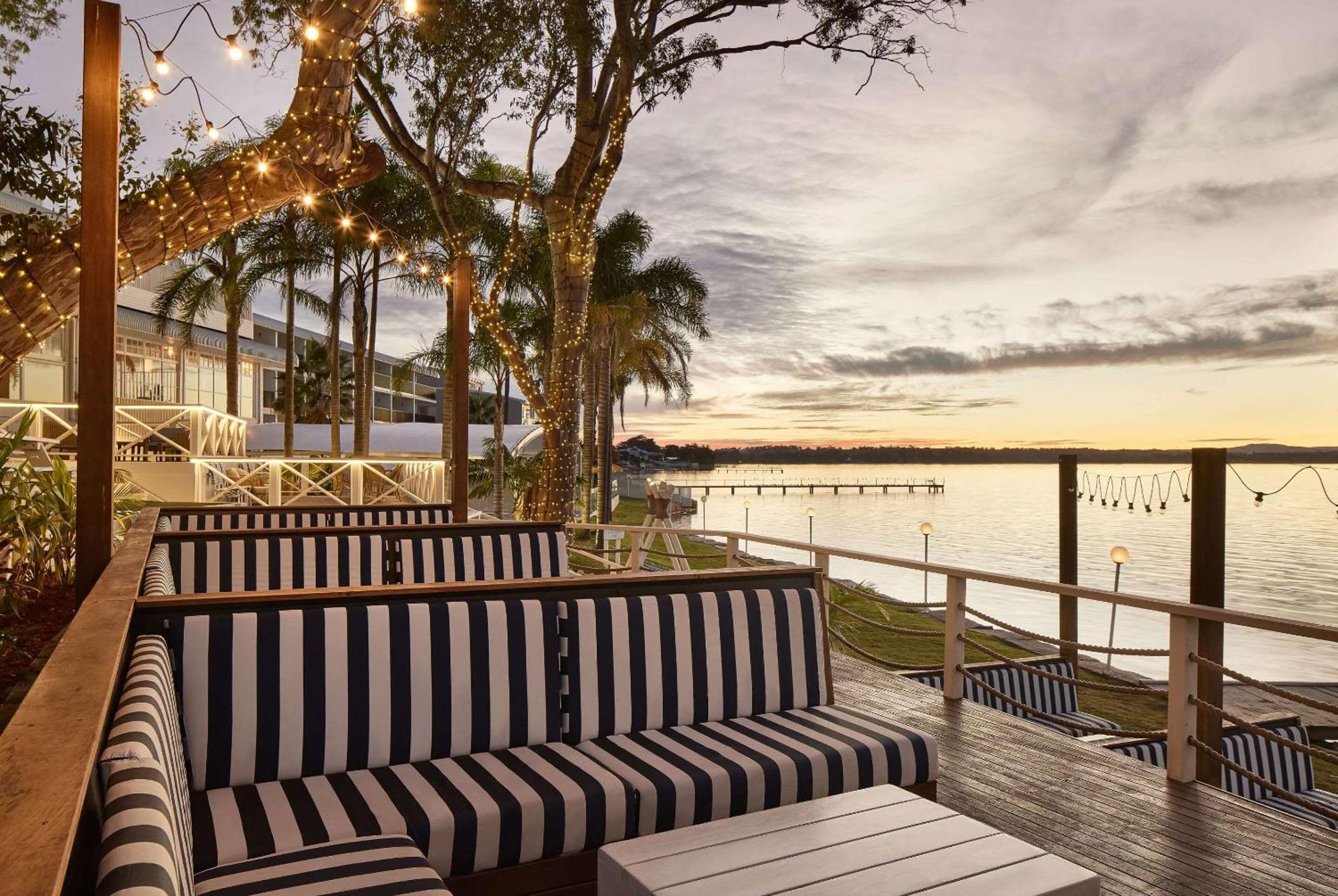 The Beachcomber Hotel & Resort, Ascend Hotel Collection ทูคลีย์ ภายนอก รูปภาพ The Deck at the Bayview Hotel