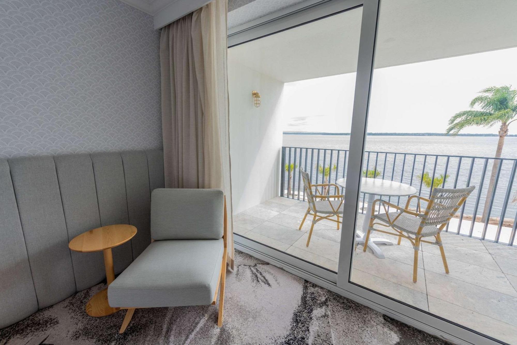The Beachcomber Hotel & Resort, Ascend Hotel Collection ทูคลีย์ ภายนอก รูปภาพ A room at the hotel