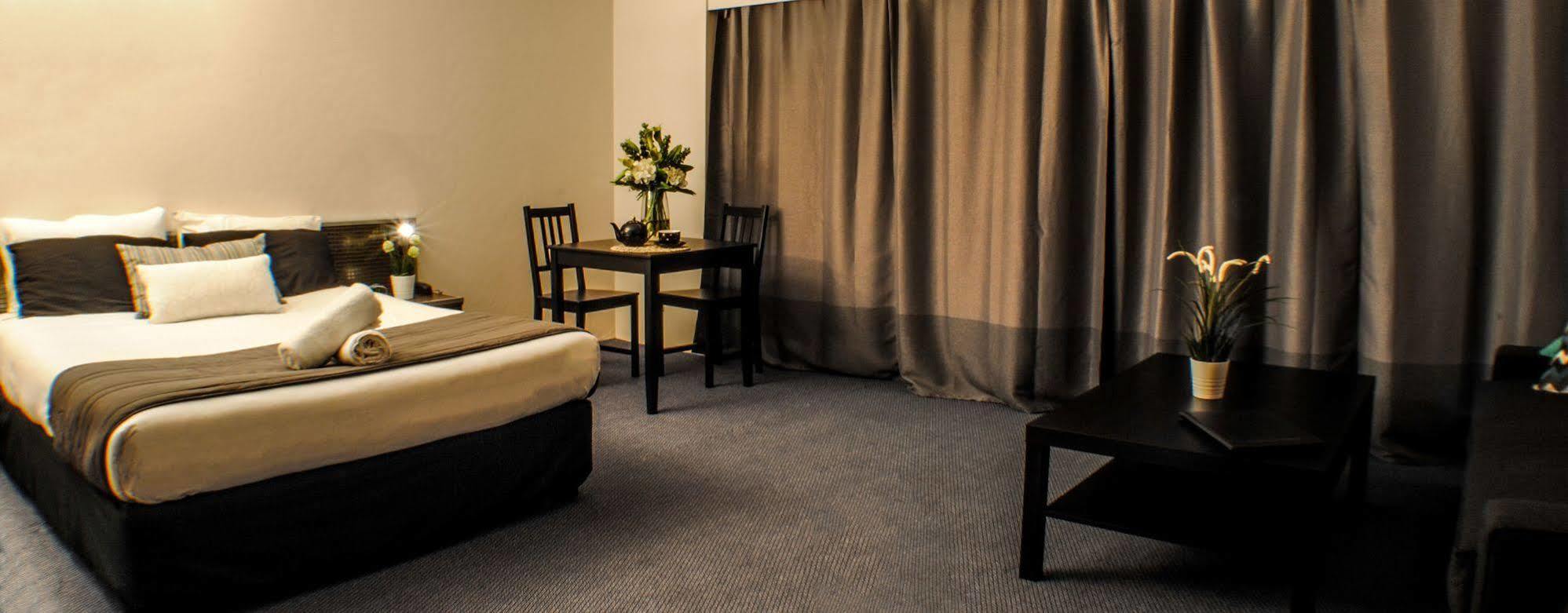 The Beachcomber Hotel & Resort, Ascend Hotel Collection ทูคลีย์ ภายนอก รูปภาพ A room at the hotel